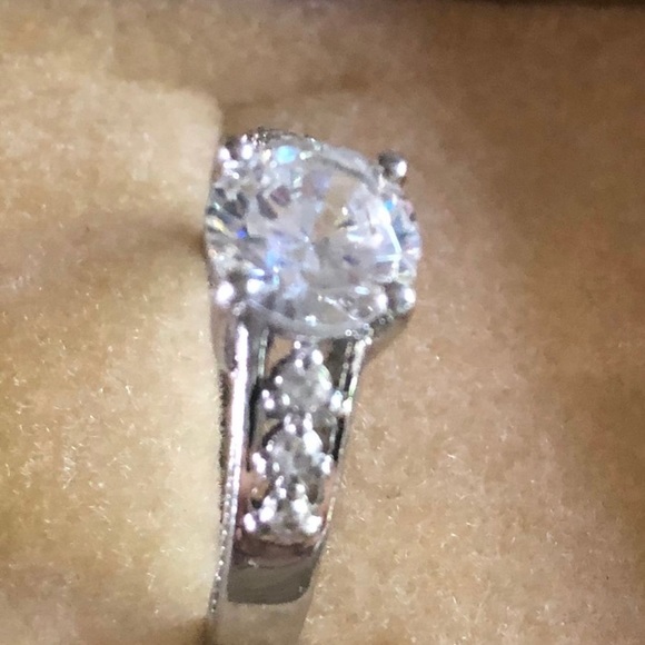 - Sterling silver CZ Ring - Picture 6 of 6